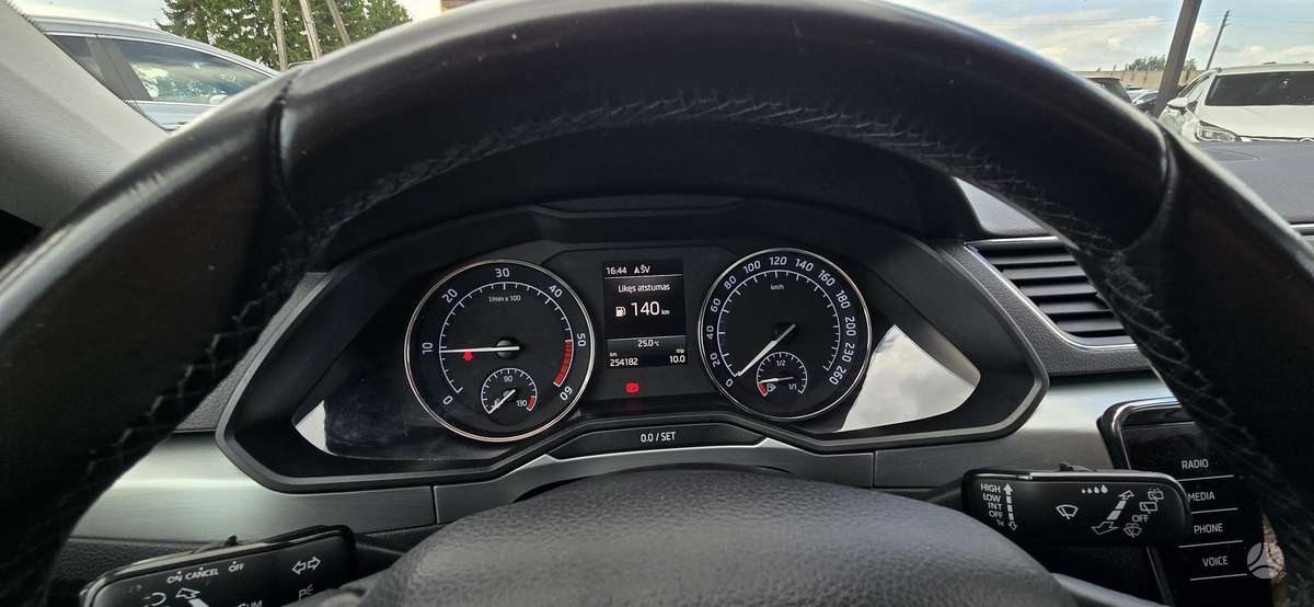 Skoda Superb, 1.6 l., hatchback