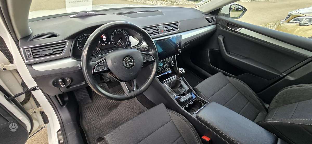 Skoda Superb, 1.6 l., hatchback