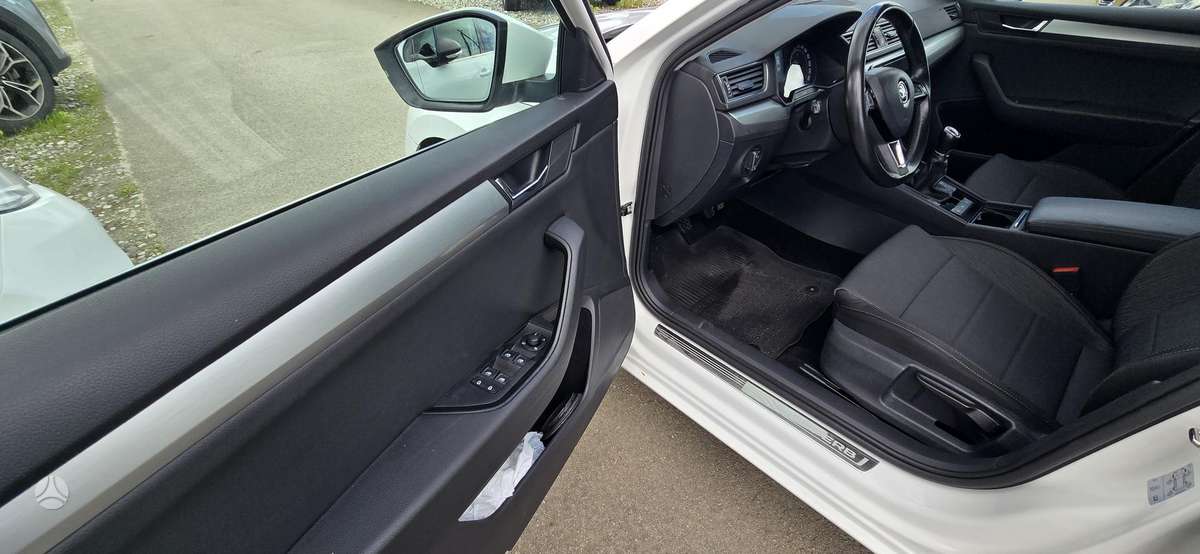 Skoda Superb, 1.6 l., hatchback