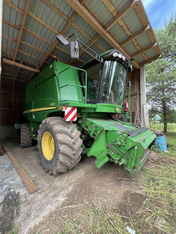 John Deere T670, kombainai