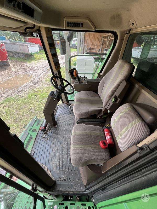 John Deere T670, kombainai