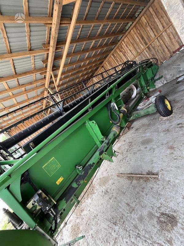 John Deere T670, kombainai