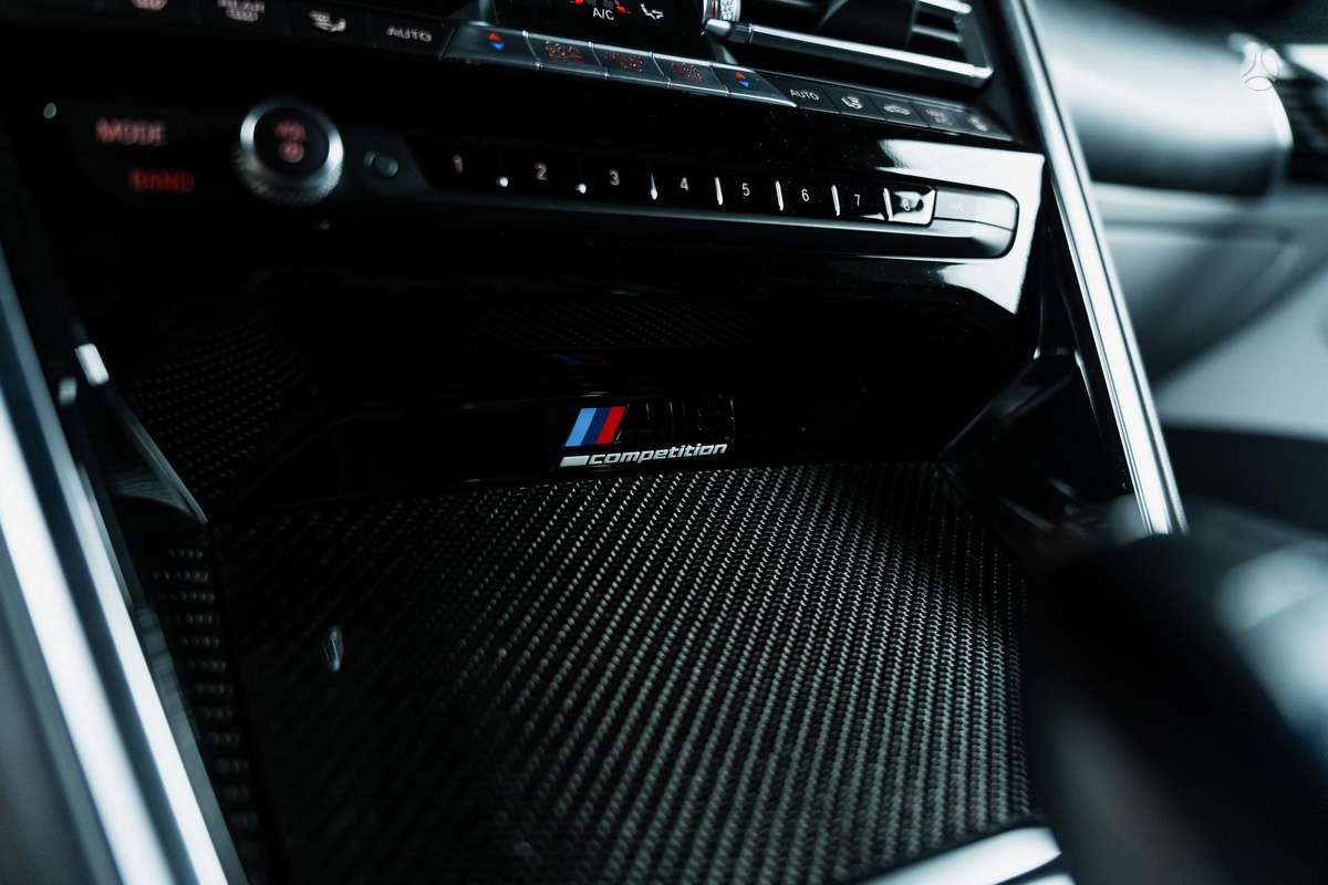 BMW M8, 4.4 l., Седан