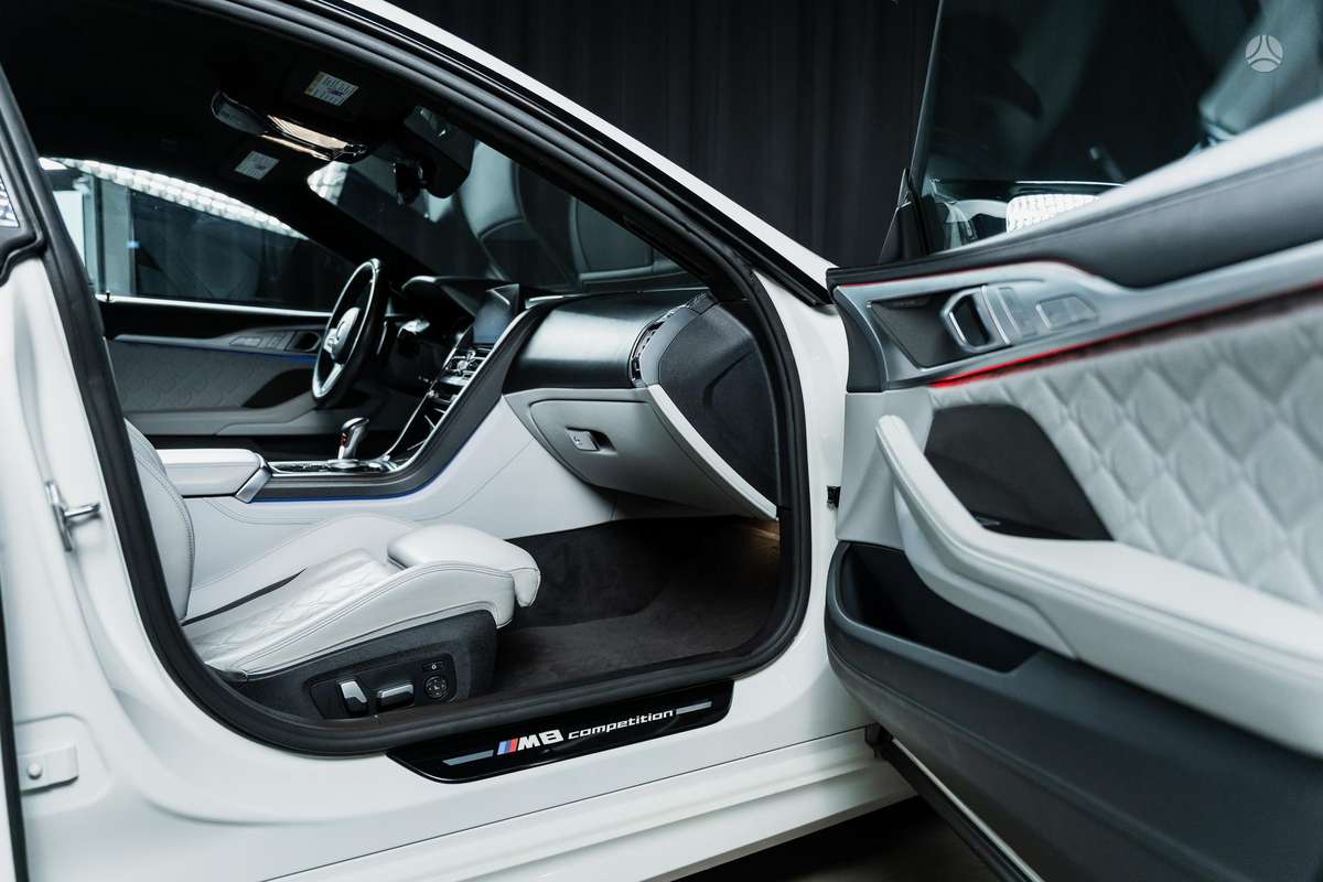 BMW M8, 4.4 l., Седан