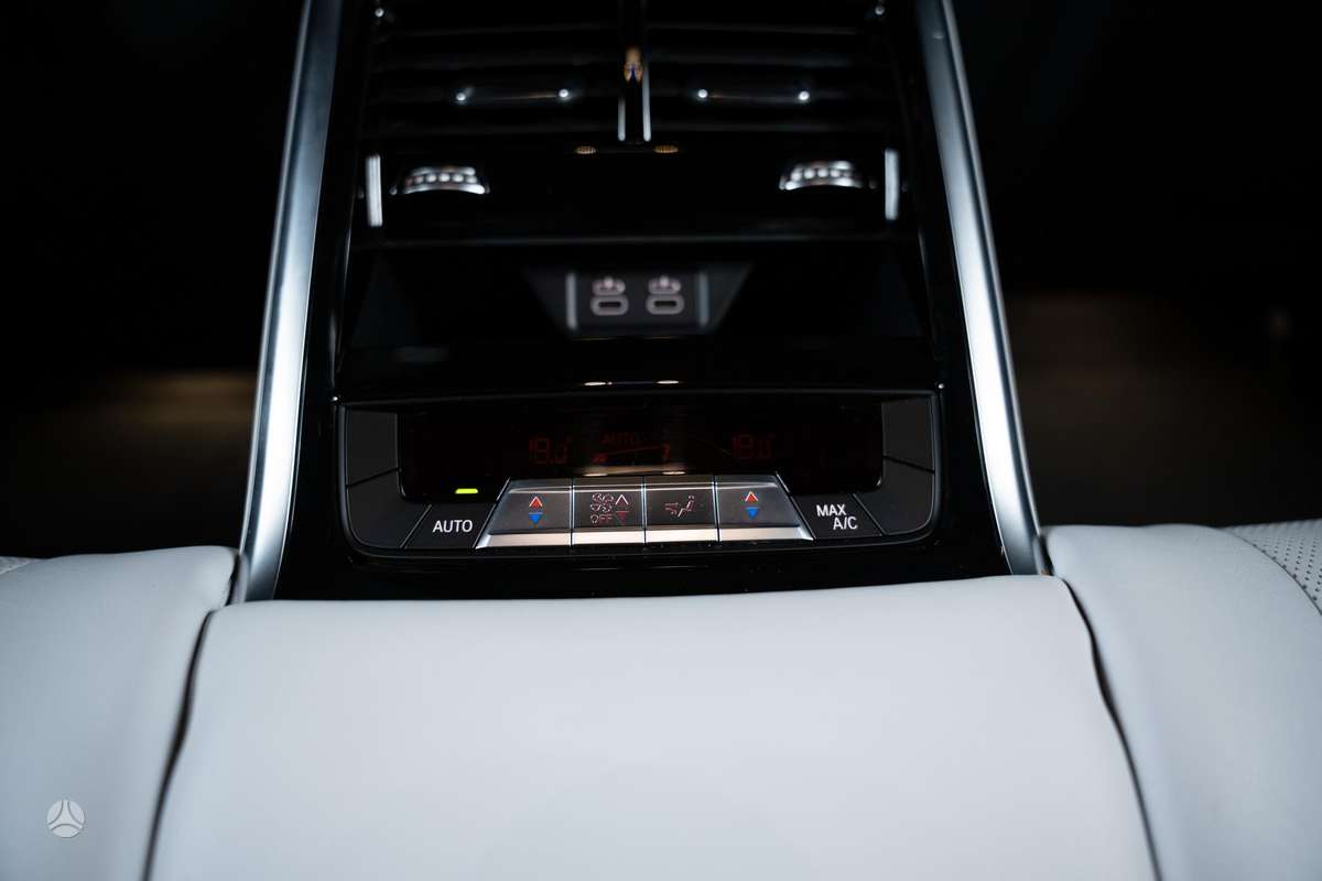 BMW M8, 4.4 l., Седан