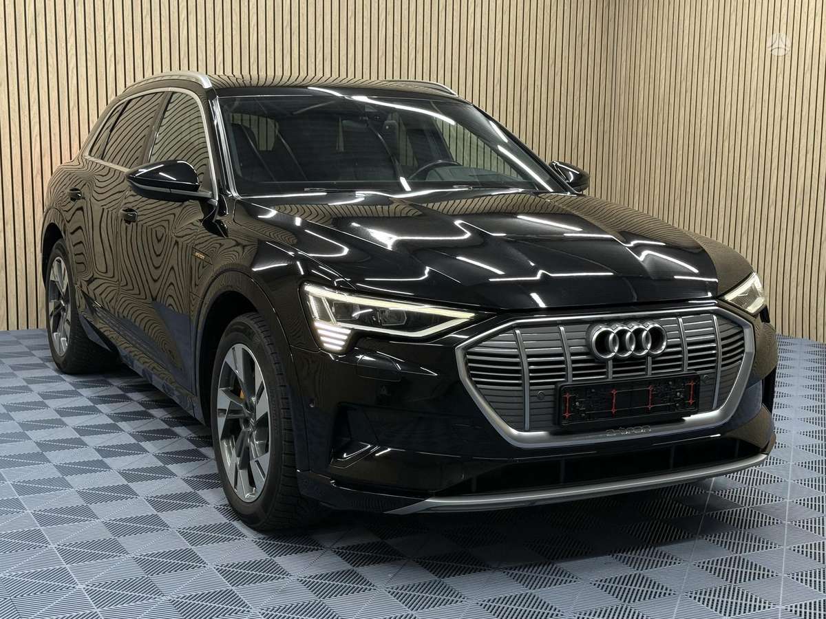 Audi e-tron, 71 kWh, off-road / crossover