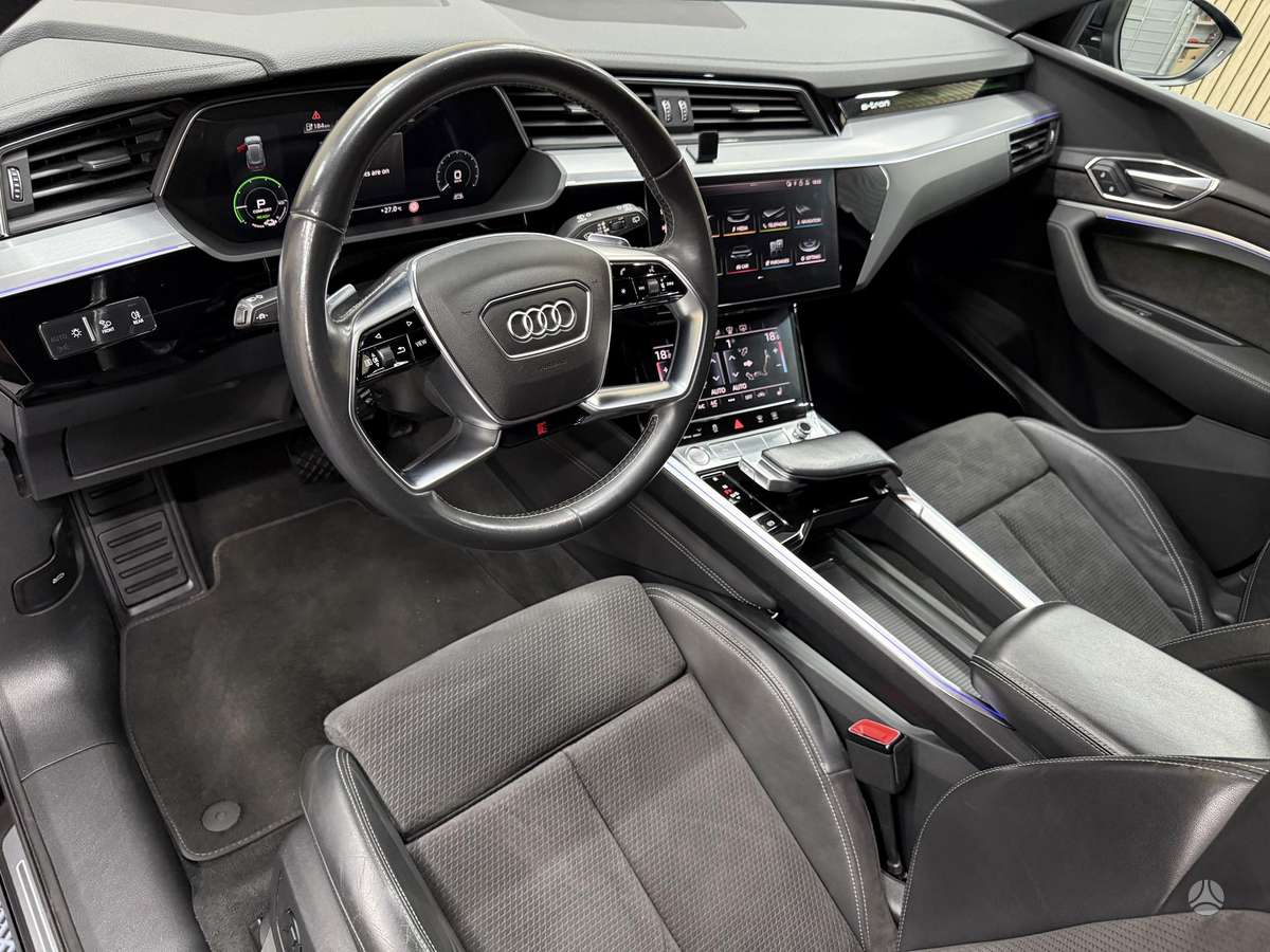Audi e-tron, 71 kWh, off-road / crossover