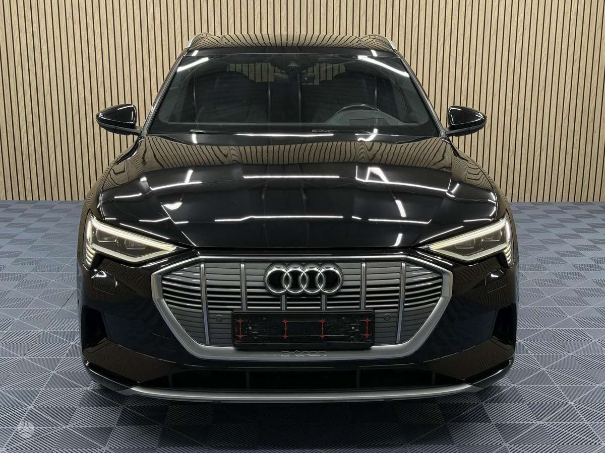 Audi e-tron, 71 kWh, off-road / crossover