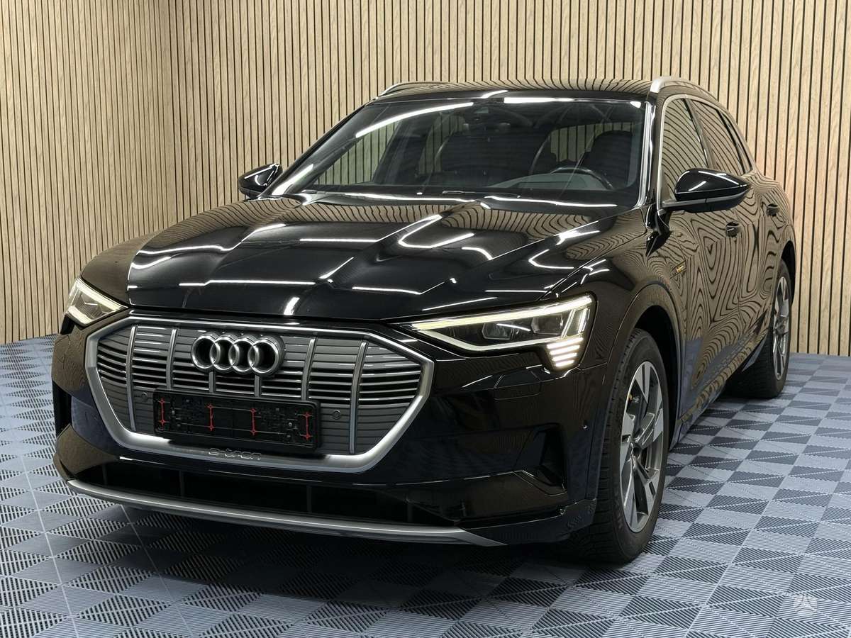 Audi e-tron, 71 kWh, off-road / crossover