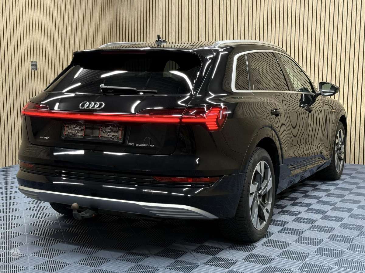 Audi e-tron, 71 kWh, off-road / crossover