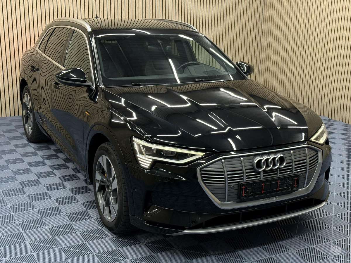 Audi e-tron, 71 kWh, off-road / crossover