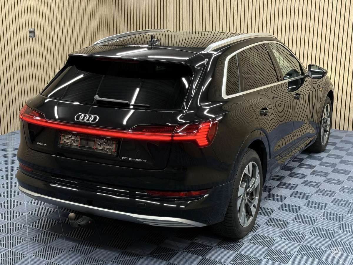 Audi e-tron, 71 kWh, off-road / crossover