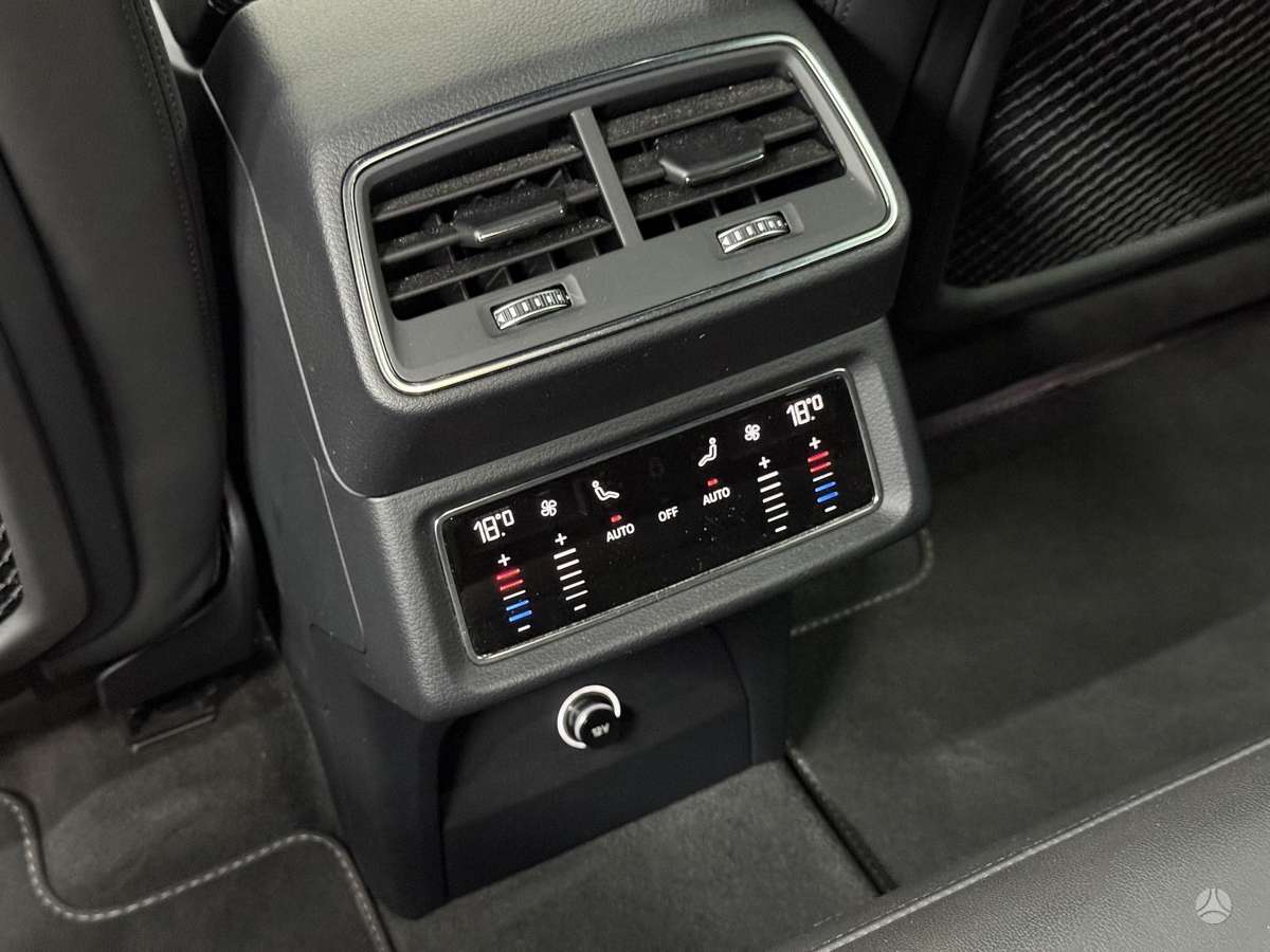 Audi e-tron, 71 kWh, off-road / crossover