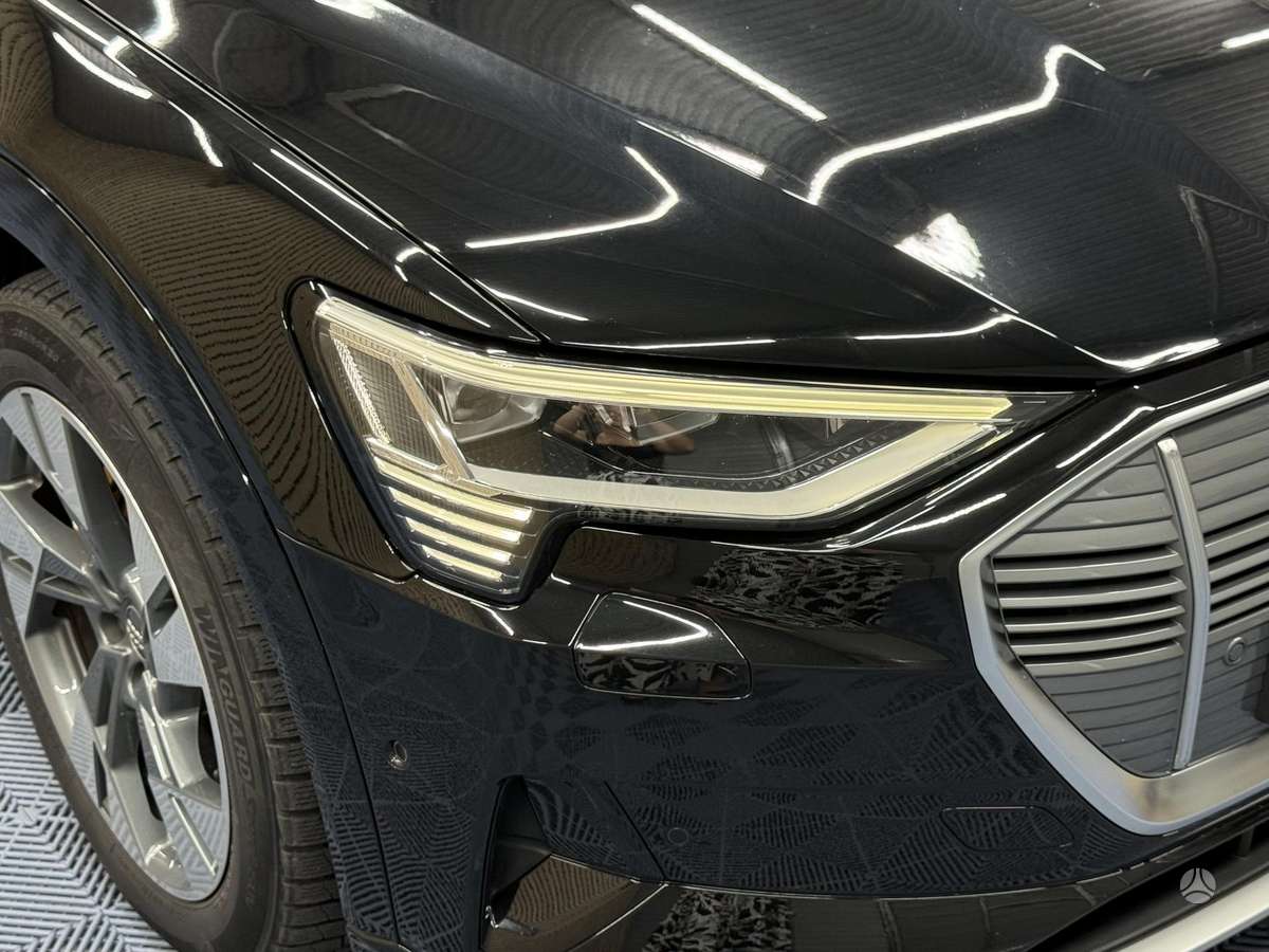 Audi e-tron, 71 kWh, off-road / crossover