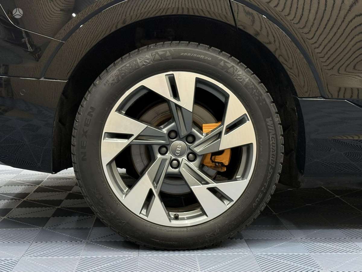 Audi e-tron, 71 kWh, off-road / crossover