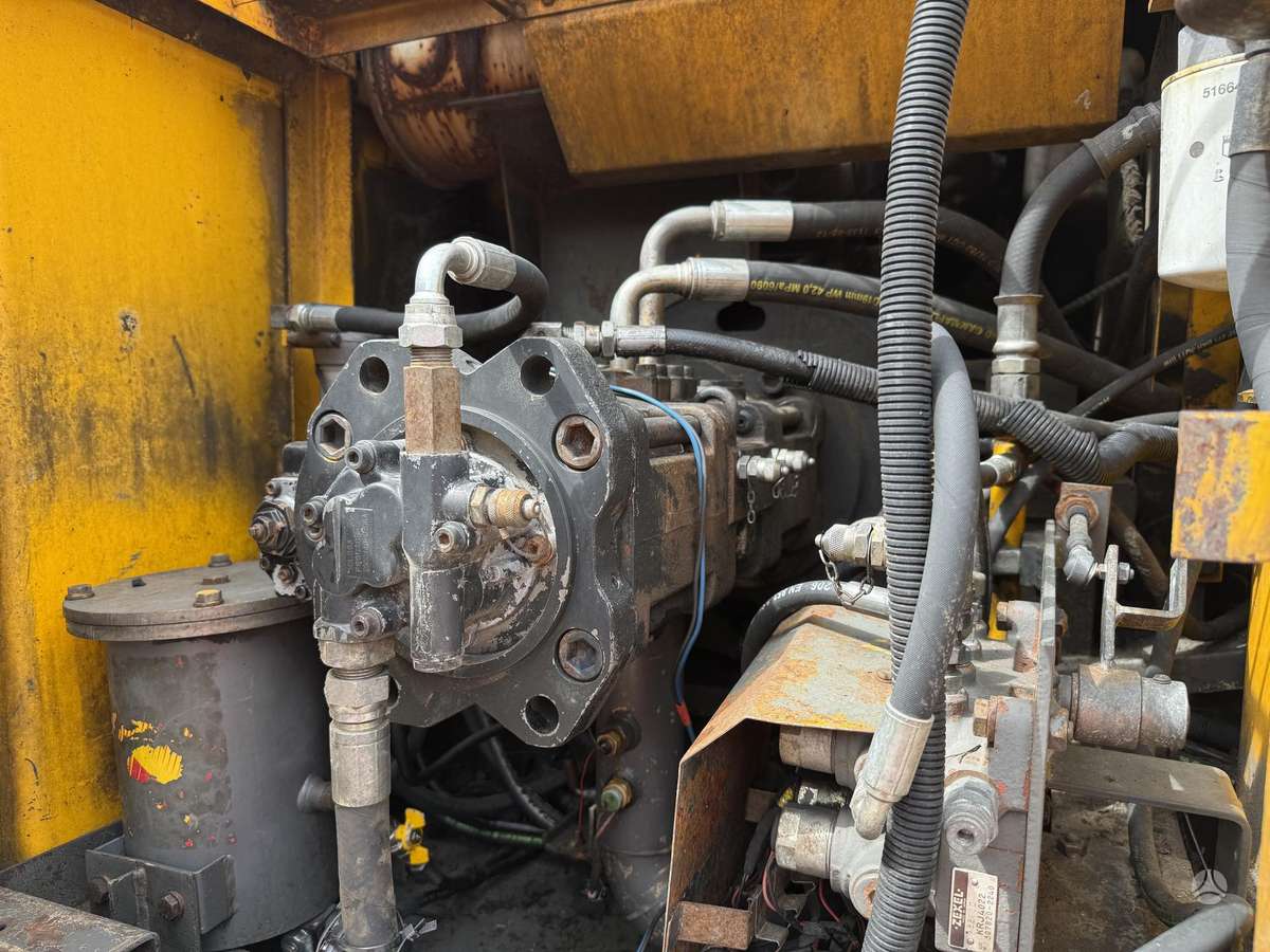 JCB JS 200 LC , 90 cm tracks, экскаваторы