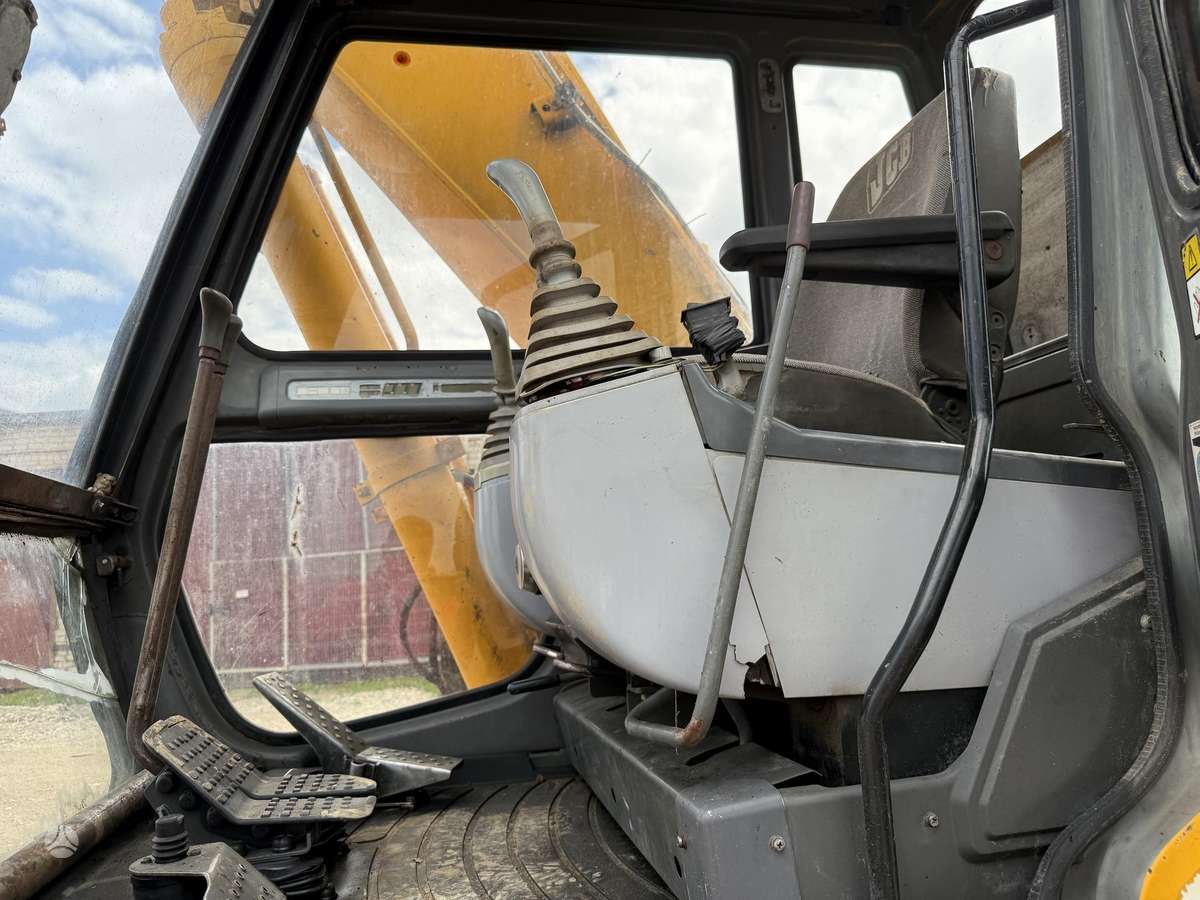 JCB JS 200 LC , 90 cm tracks, экскаваторы