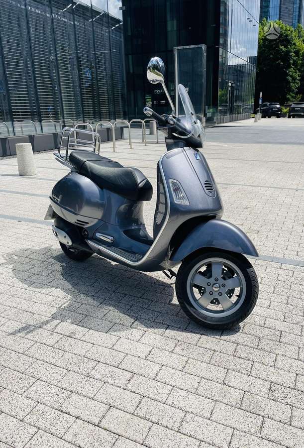 Piaggio Vespa 200cc, scooters / mopeds