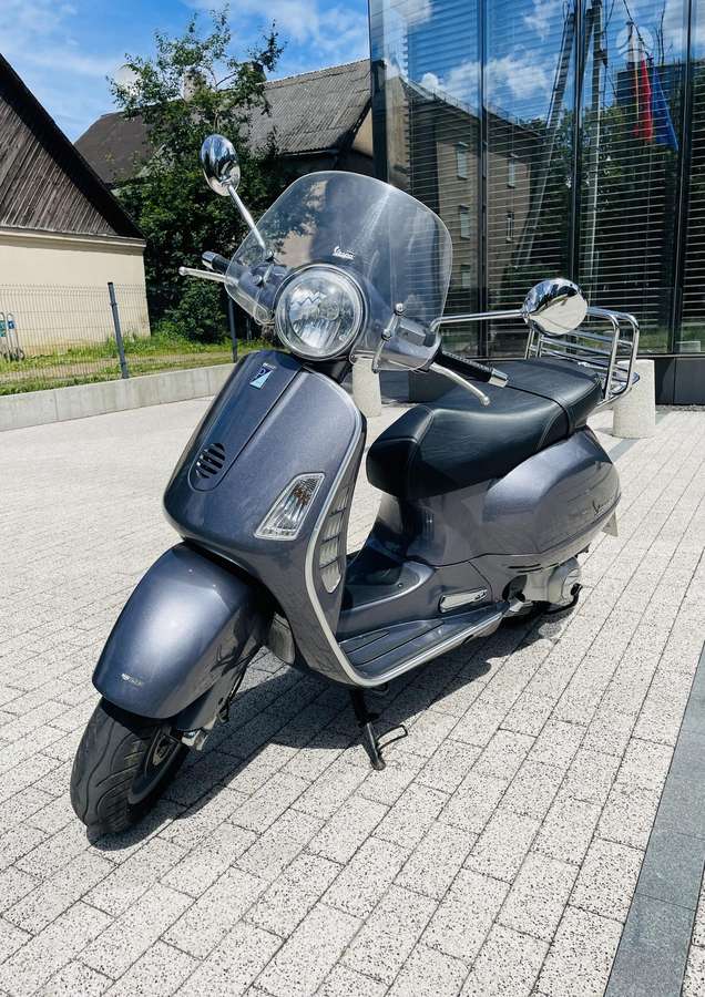 Piaggio Vespa 200cc, мотороллеры / мопеды