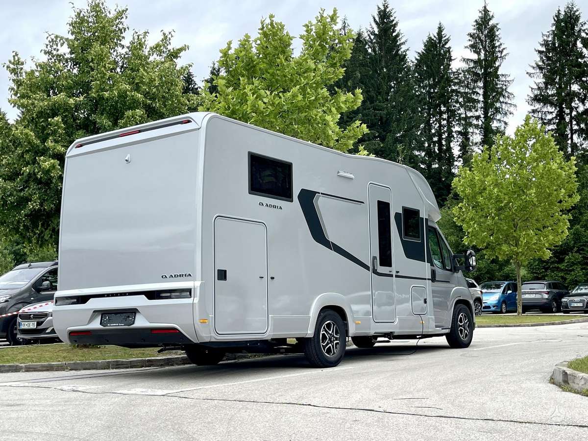 Adria Matrix Supreme 670SL, campers