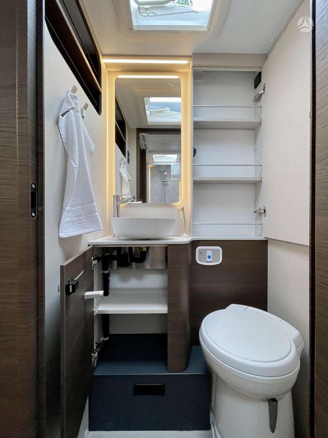 Adria Matrix Supreme 670SL, campers