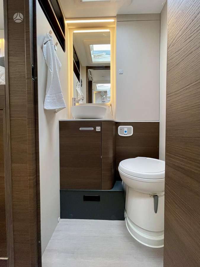Adria Matrix Supreme 670SL, campers