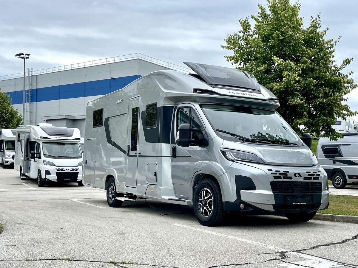 Adria Matrix Supreme 670SL, campers