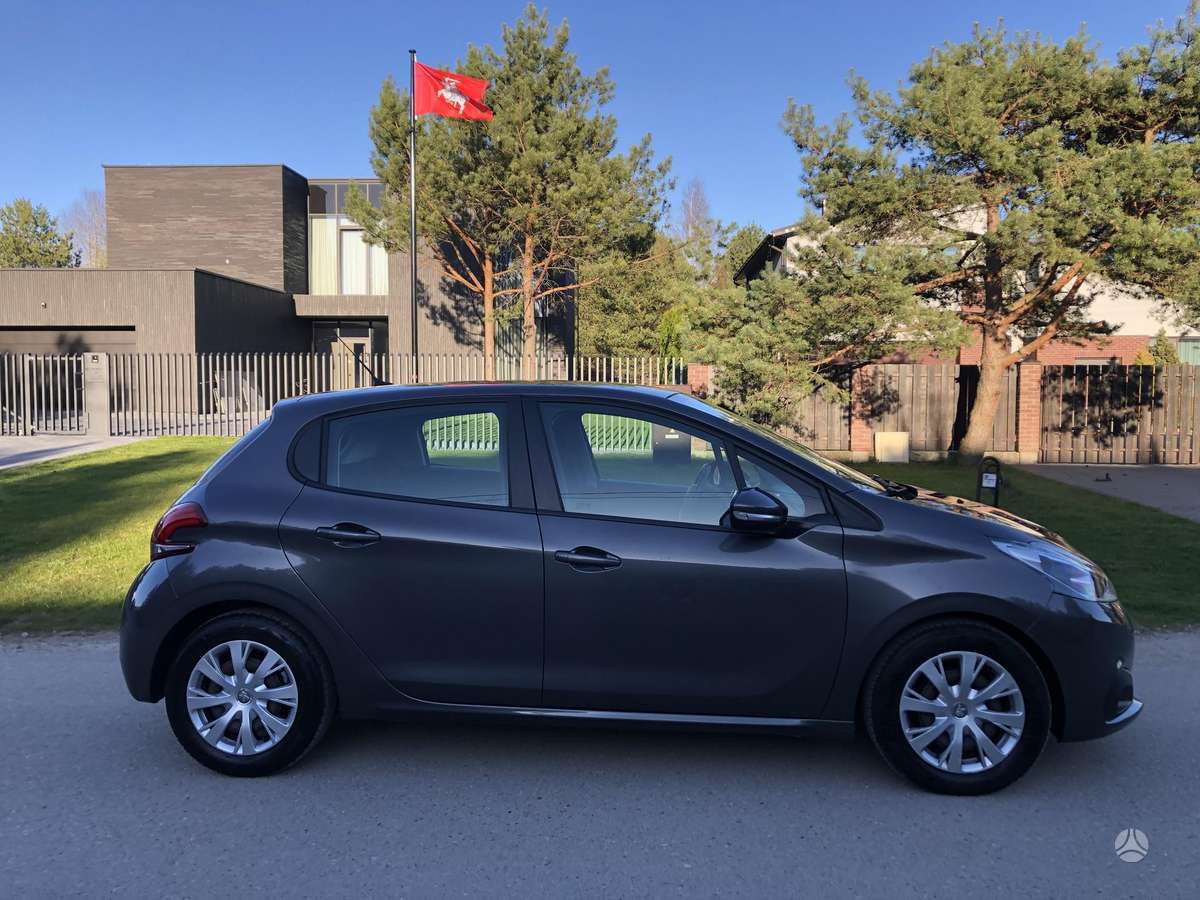 Peugeot 208 - 5