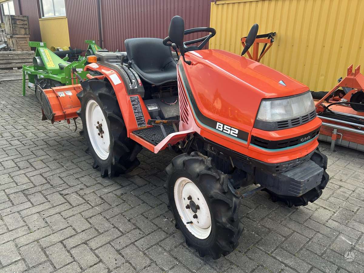 Kubota B52, traktoriai