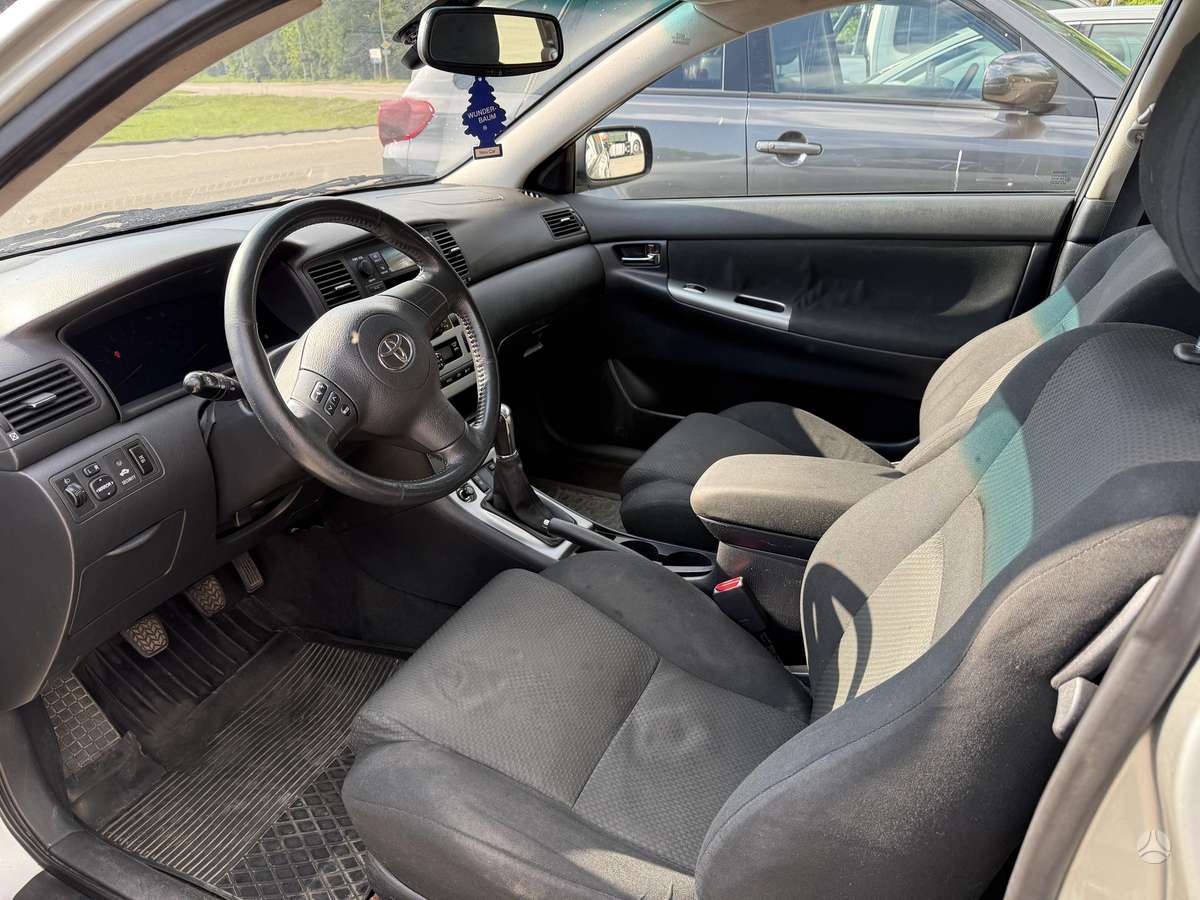 Toyota Corolla, 1.6 l., hatchback