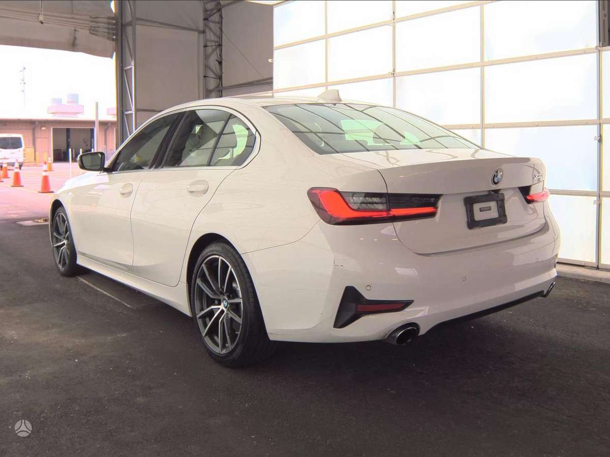 BMW 330, 2.0 l., Седан