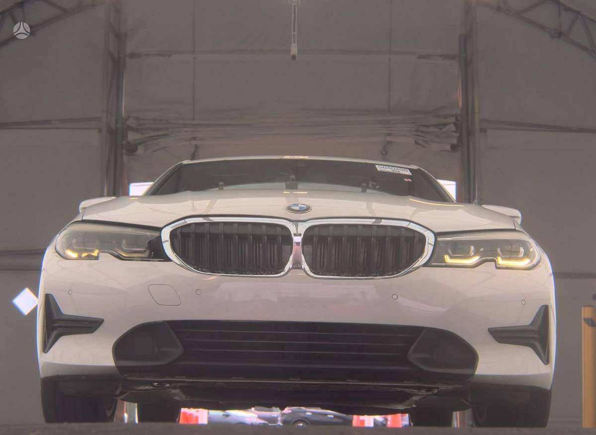 BMW 330, 2.0 l., Седан