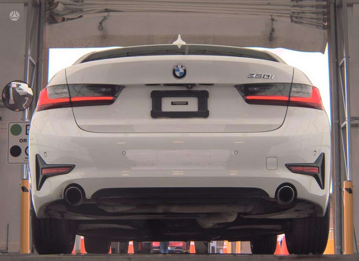 BMW 330, 2.0 l., Седан