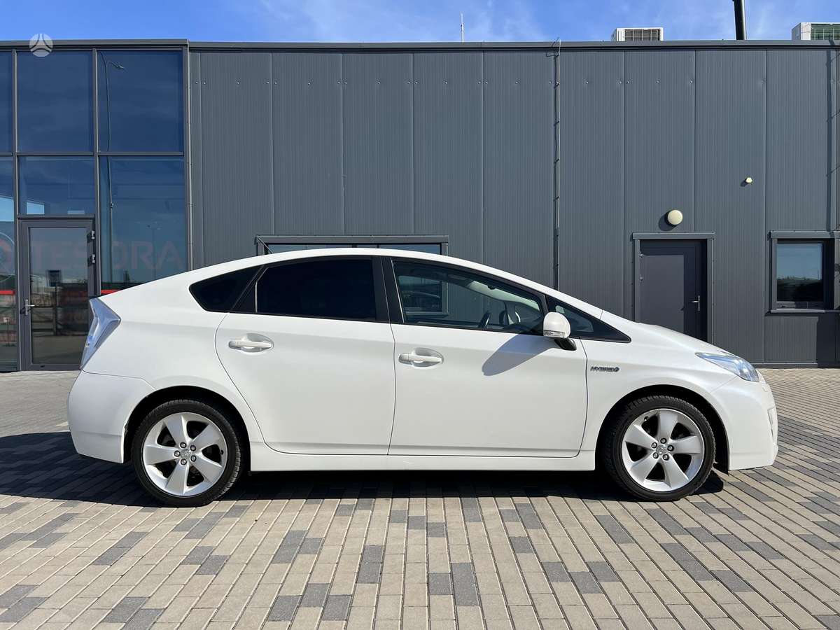Toyota Prius - 4