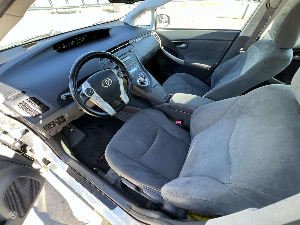Toyota Prius - 12