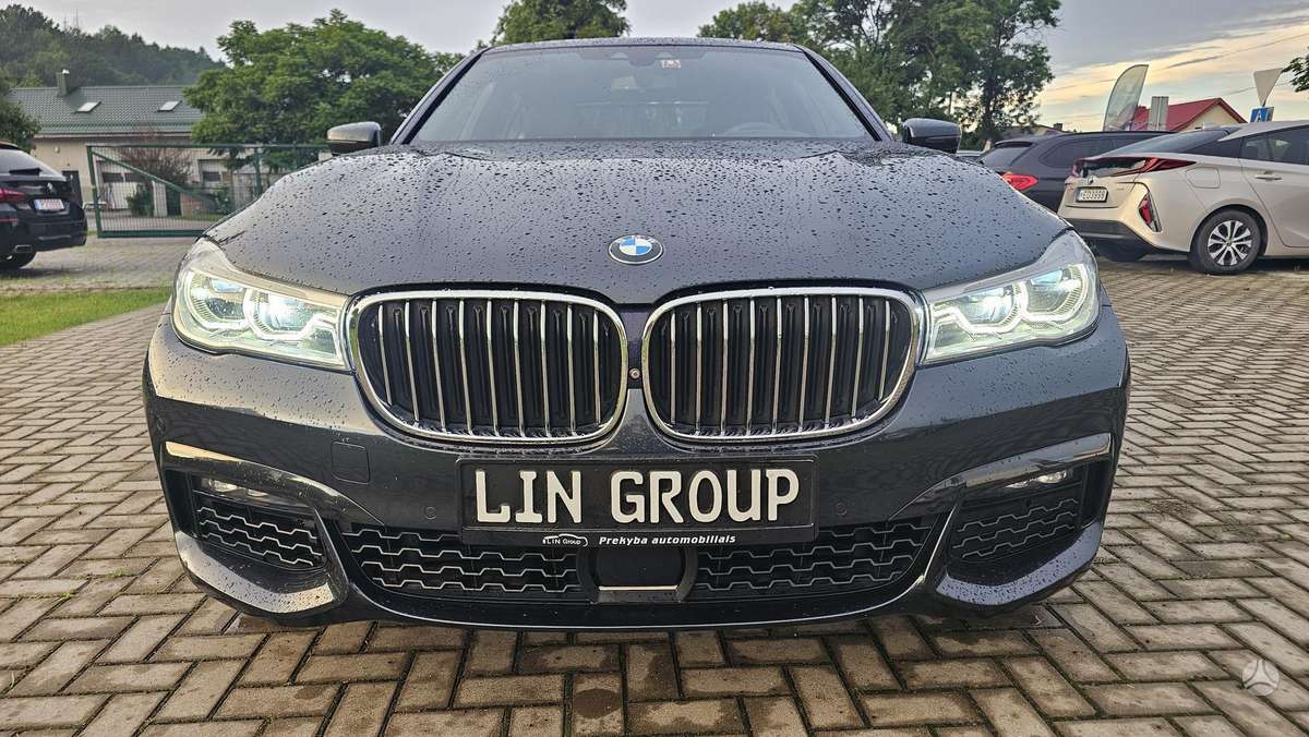 BMW 750, 4.4 l., Седан