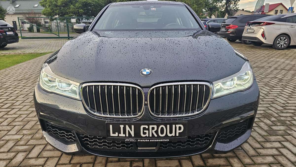 BMW 750, 4.4 l., Седан