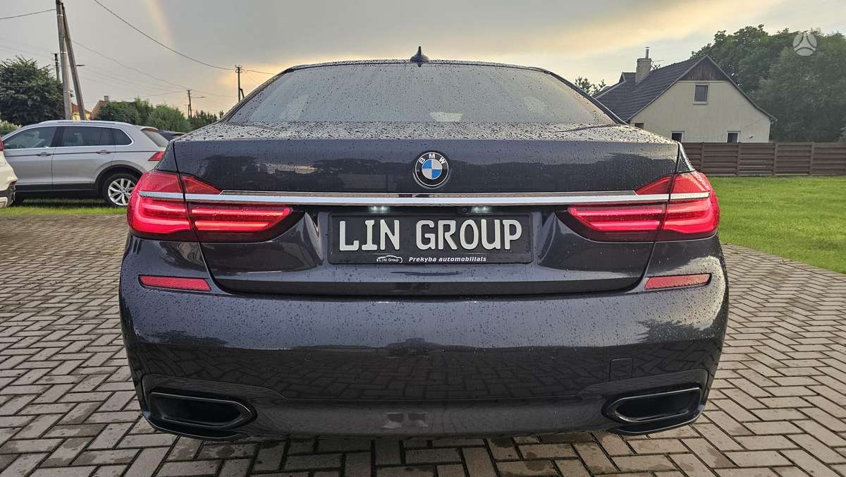 BMW 750, 4.4 l., Седан