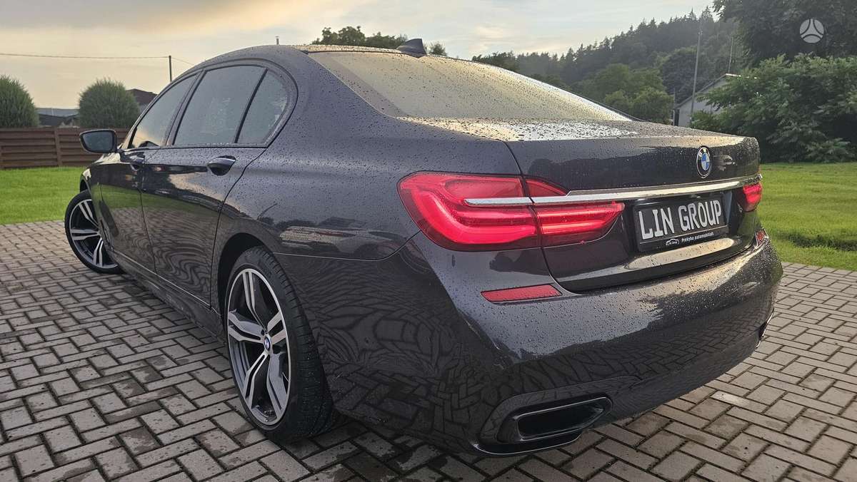 BMW 750, 4.4 l., Седан
