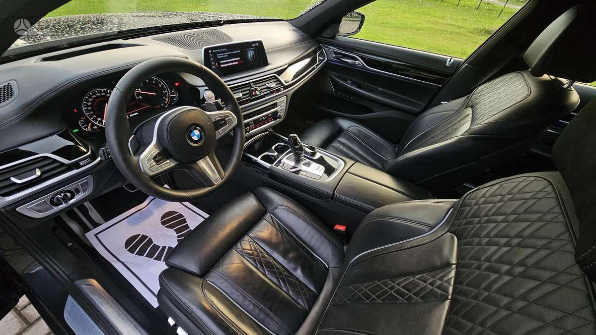 BMW 750, 4.4 l., Седан