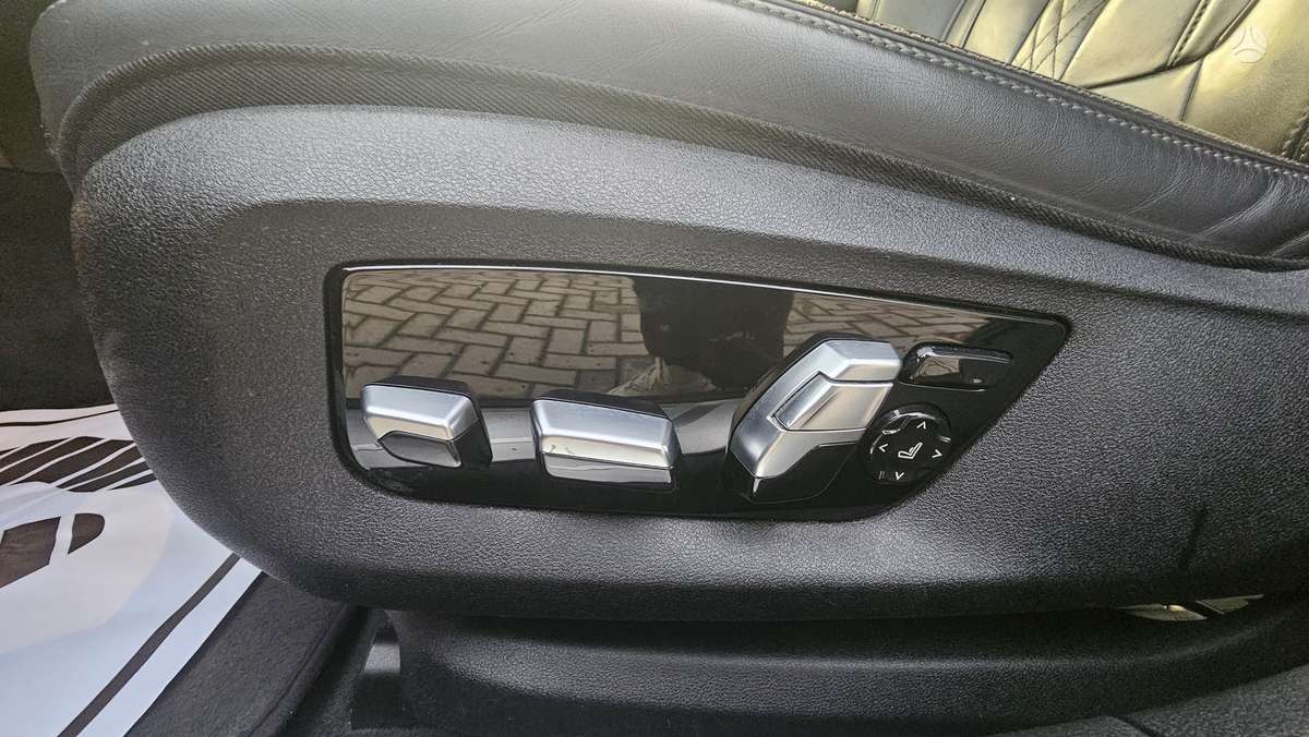 BMW 750, 4.4 l., Седан