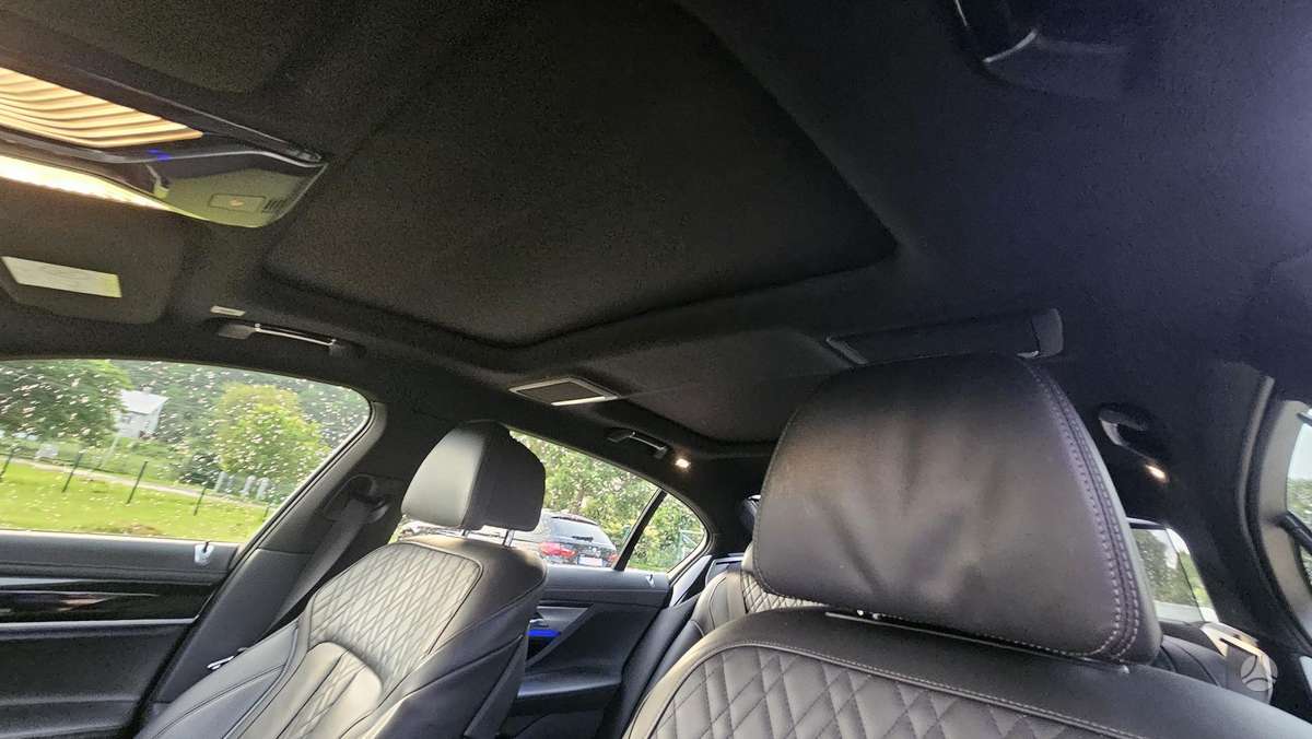 BMW 750, 4.4 l., Седан
