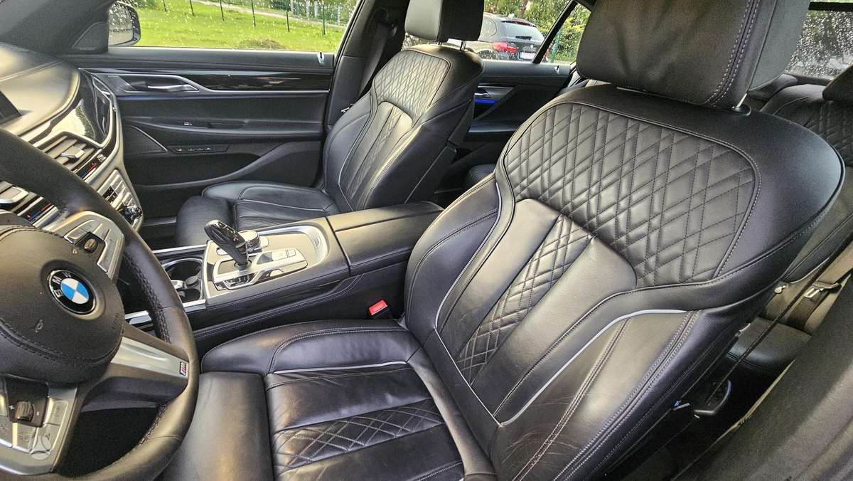 BMW 750, 4.4 l., Седан