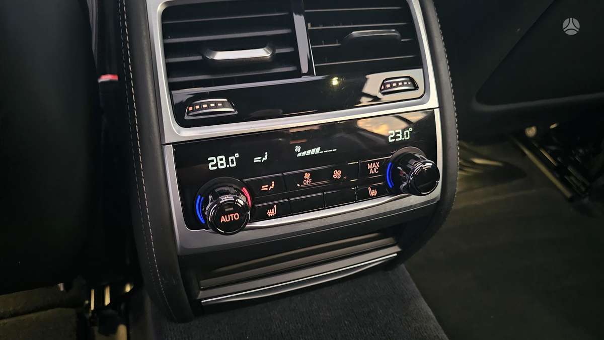 BMW 750, 4.4 l., Седан