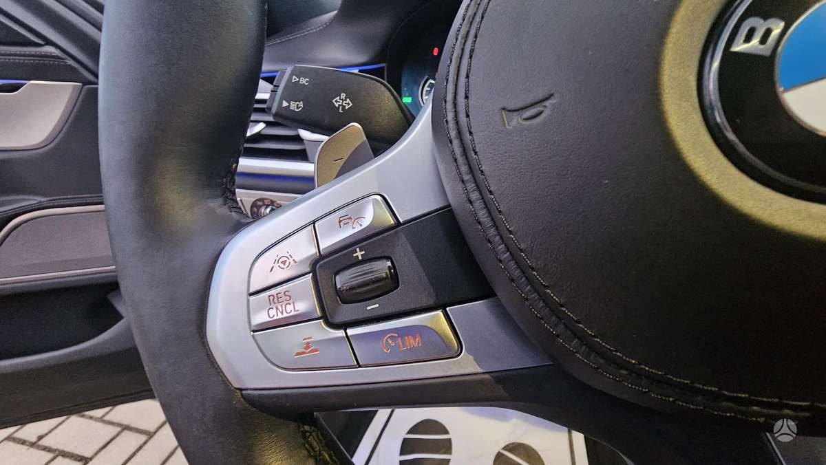 BMW 750, 4.4 l., Седан