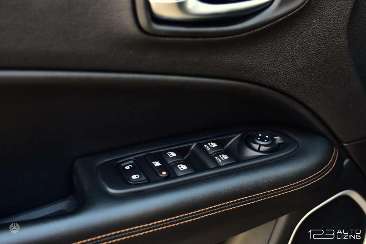 Jeep Compass, 2.4 l., off-road / crossover