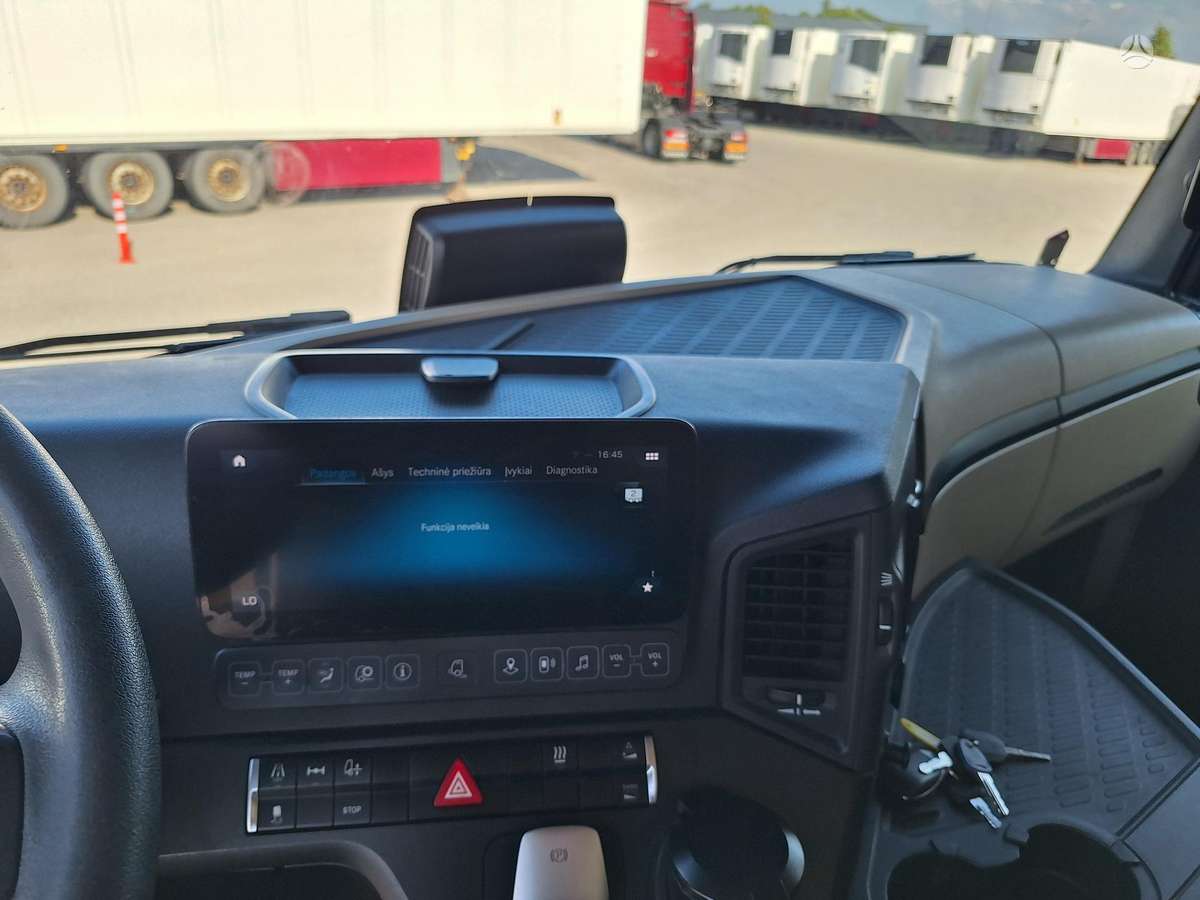 Mercedes-Benz Actros 1845, double sleeper