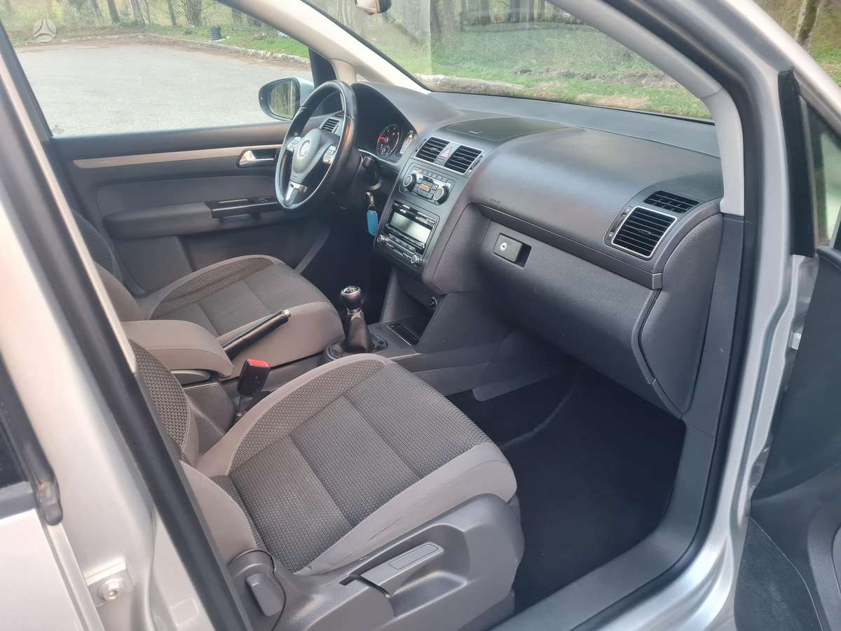 Volkswagen Touran - 9