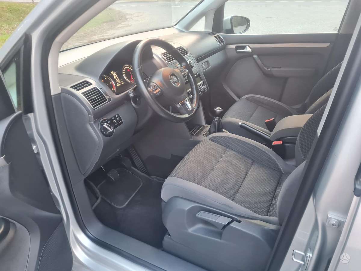 Volkswagen Touran - 10