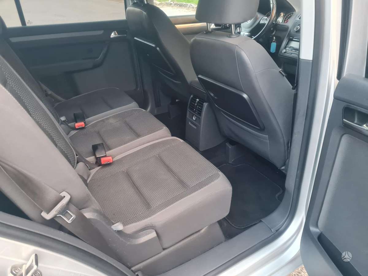 Volkswagen Touran - 11